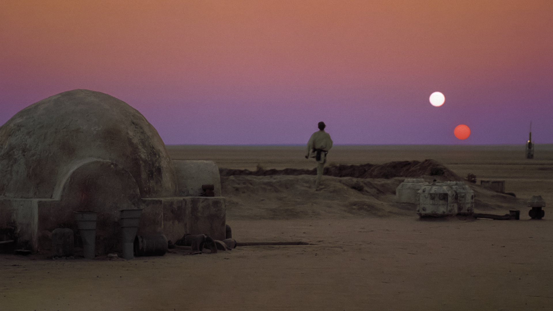 A scene from Star Wars showing the Tatooine sunset(s).